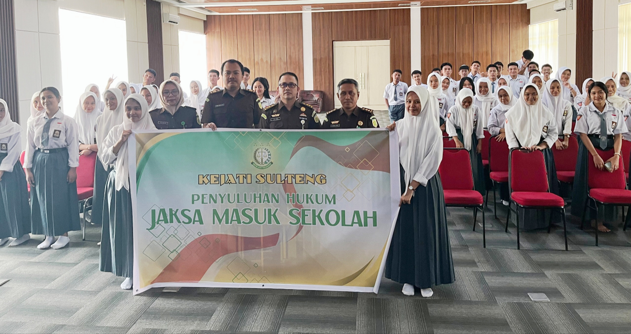 Sejumlah siswa siswi SMK 1 Palu antusias menyambut program HMS (foto : humaskejatipalu/asri_beritaformat.com)