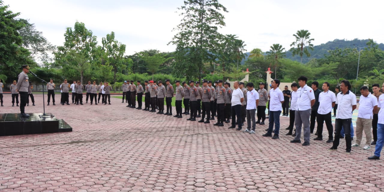 Wakpolres Touna, Kompol Mulyadi saat memimpin apel pengamanan pelantikan Bupati dan Wakil Bupati terpilih Kabupaten Tojo Una-Una di halaman Mapolres Touna (foto : humaspolrestouna/asri_beritaformat.com)
