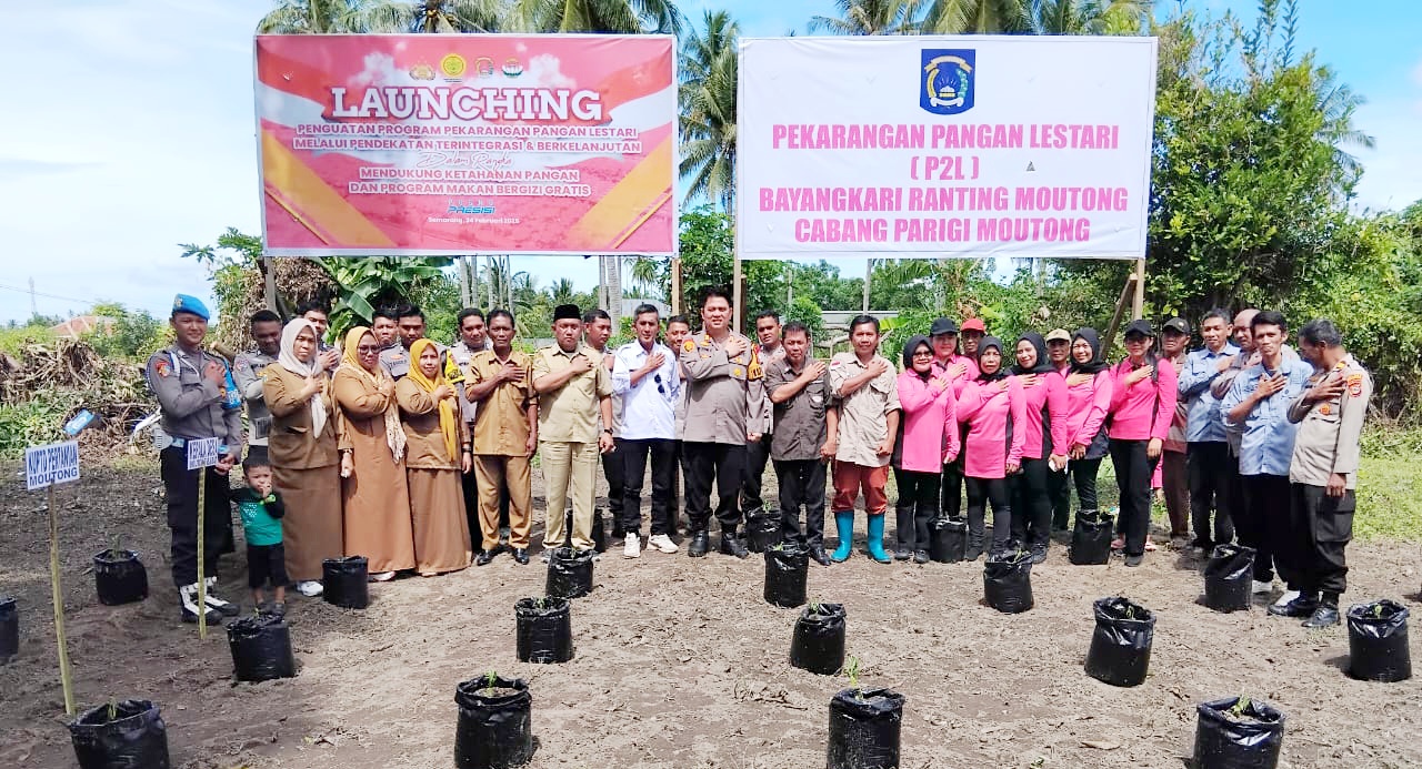Lounching pekarangan pangan lestari oleh Bhayangkari ranting Moutong (foto : humassekmoutong/asri_beritaformat.com)