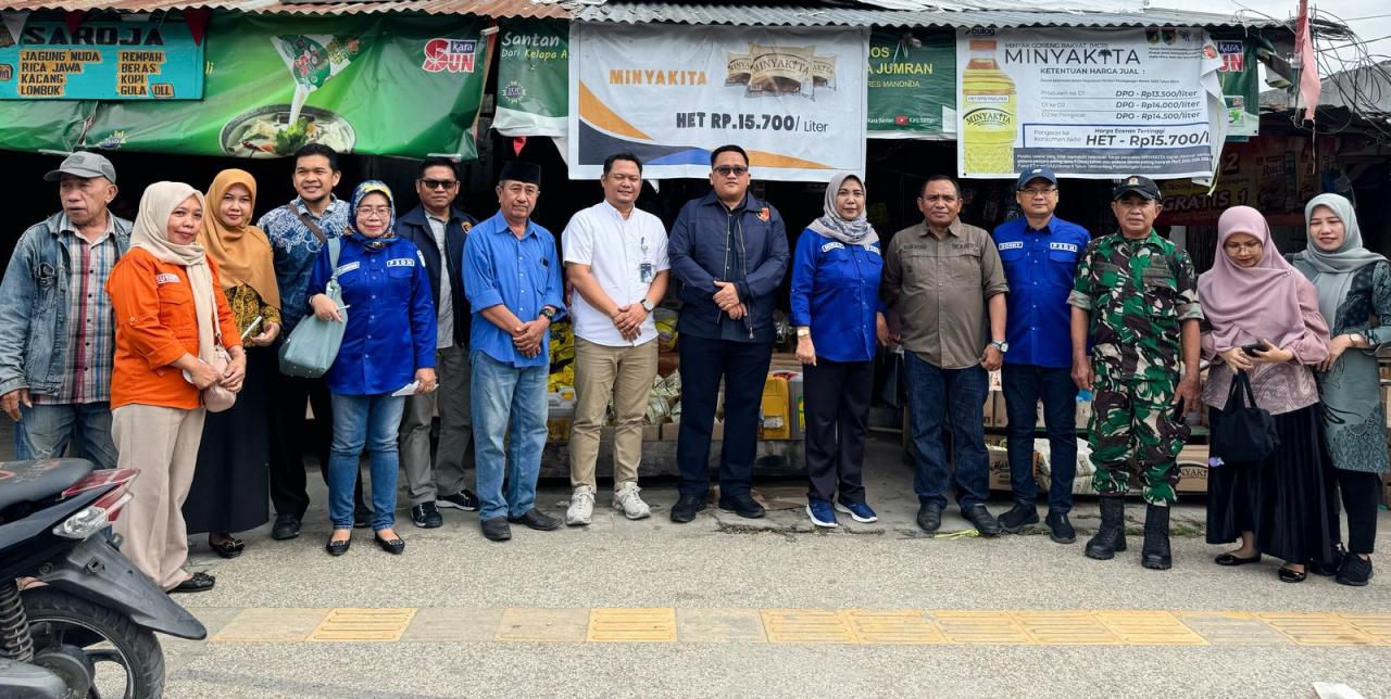 Tim Satgas Pangan Polda Sulteng dan dinas terkait saat melakukan sidak pasar (foto : humaspoldasulteng/asri_beritaformat.com)