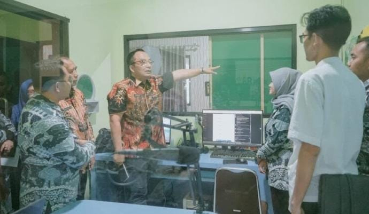 Wakil Bupati Gresik, dr. Asluchul Alif, melakukan sidak ke Dinas Komunikasi dan Informatika (Kominfo) Kabupaten Gresik (foto : humaskabgresik/wiro_beritaformar.com)