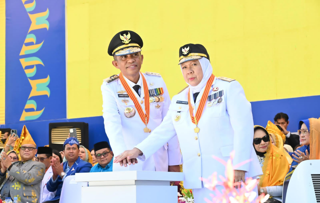 Gubernur bersama Wakil Gubernur Sulteng meresmikan program BERANI CERDAS DAN BERANI SEHAT sebagai kado ulang tahun Provinsi Sulteng ke 61 (foto : humaspeovsulteng/agus/asri_beritaformat.com)