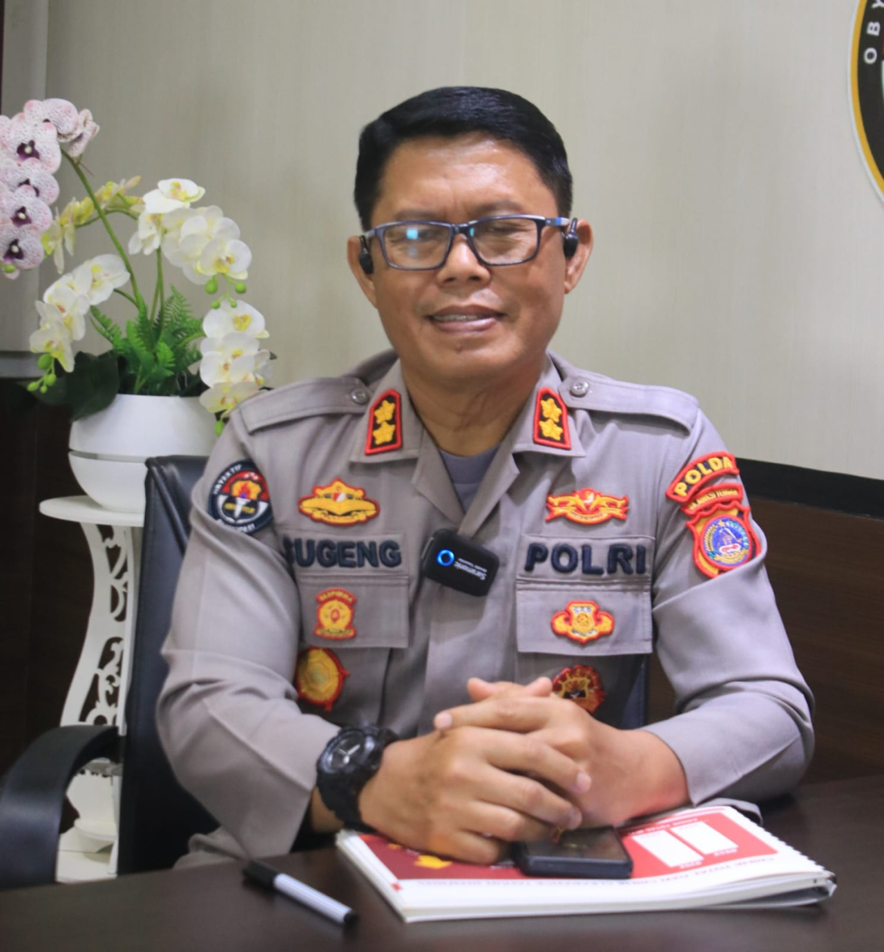 Kasubbid Penmas Polda Sulteng, AKBP Sugeng Lestari saat mengkonfirmasi perkembangan hasil laporan ujaran kebencian terhadap guru tua (foto : humaspoldasulteng/asri_beritaformat.com)