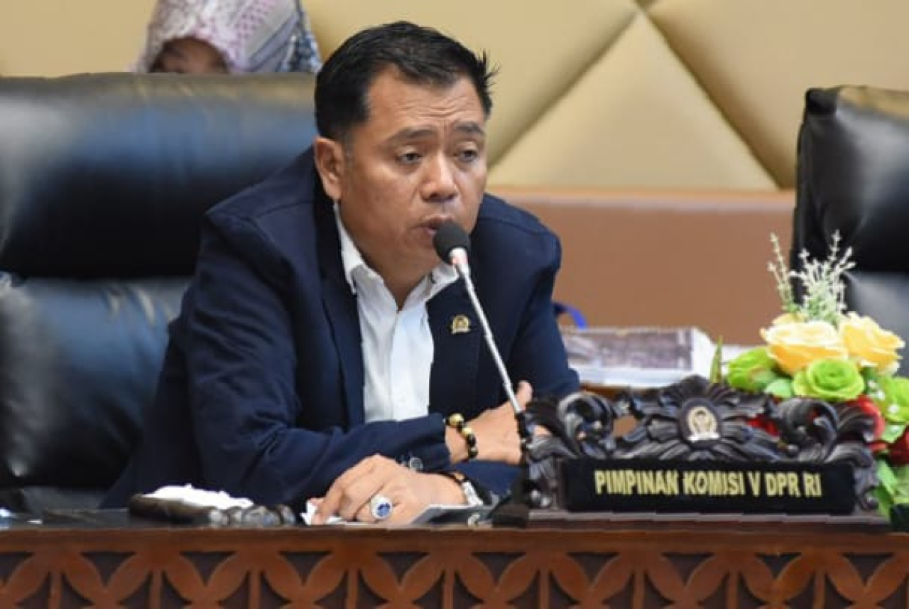 Ketua Komisi V DPR RI, Lazarus memberikan apresiasi pada seluruh stagholder, kepolisian dan lembaga atas kelancaran arus mudik 2025 (foto : humasdprri/agus_beritaformat.com)