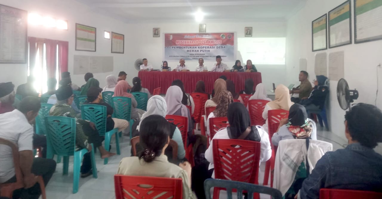 Musdesus Desa Karawang membentuk kepengurusan Koperasi Merah Putih (foto : agus_beritaformat.com)