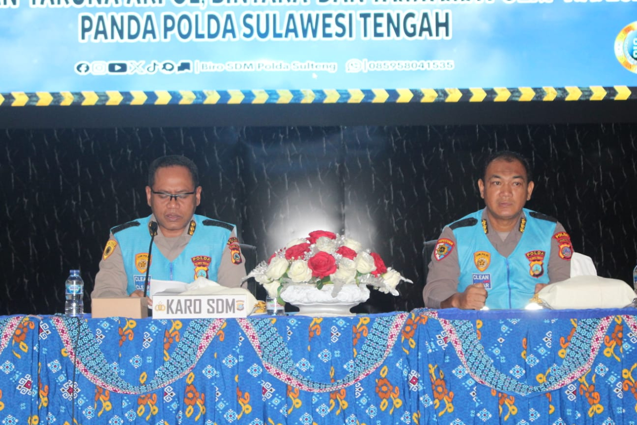 Karo SDM Polda Sulteng, Kombes Pol. Anton Sudjarwo, S.I.K., menyampaikan hasil tes seleksi calon bintara dan tamtama Polri tahun 2025 (foto : humaspoldasulteng/asri_beritaformat.com)