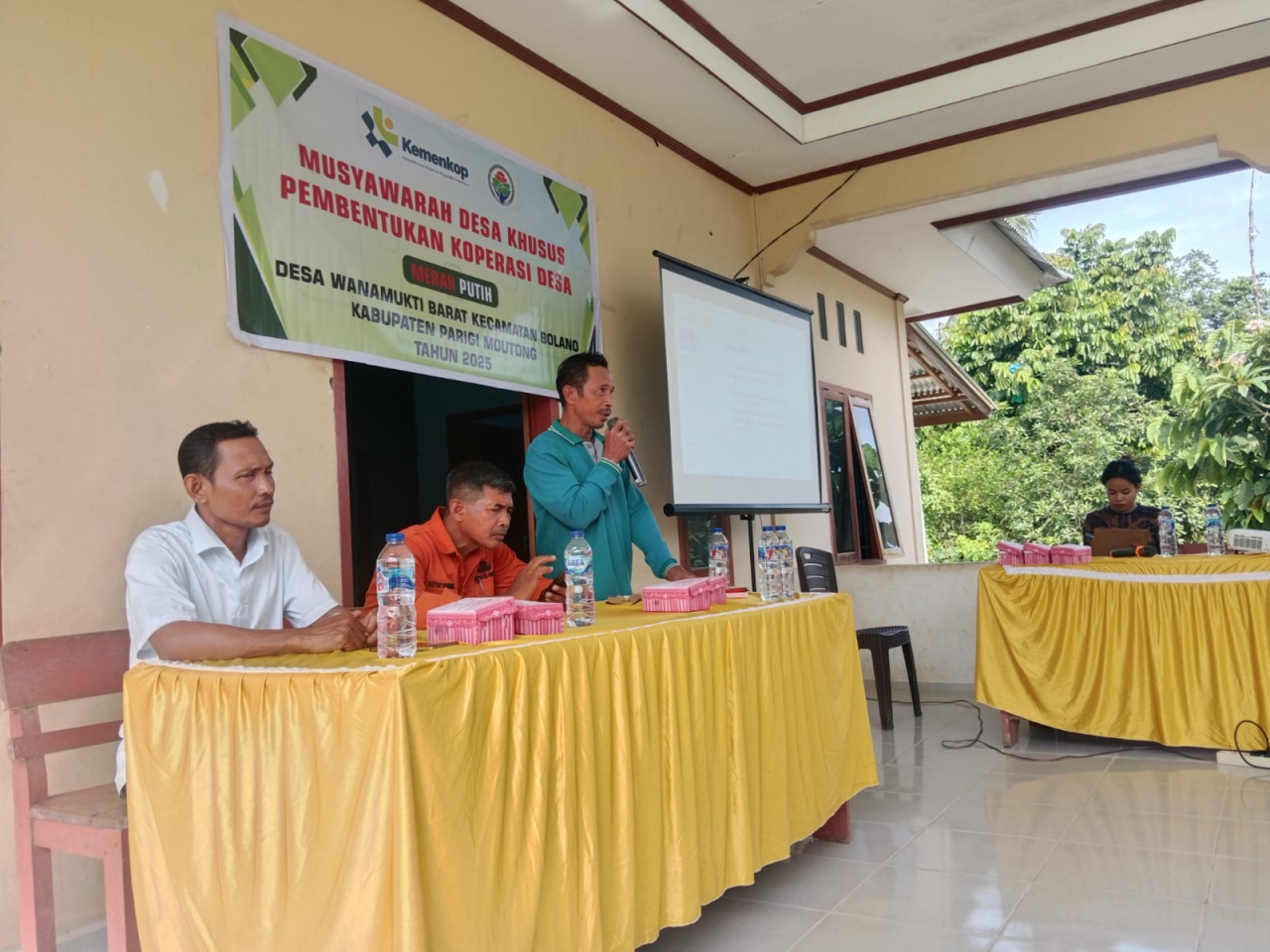 Musyawarah Desa Khusus Desa Wanamukti Barat (foto : agus/asri_beritaformat.com)