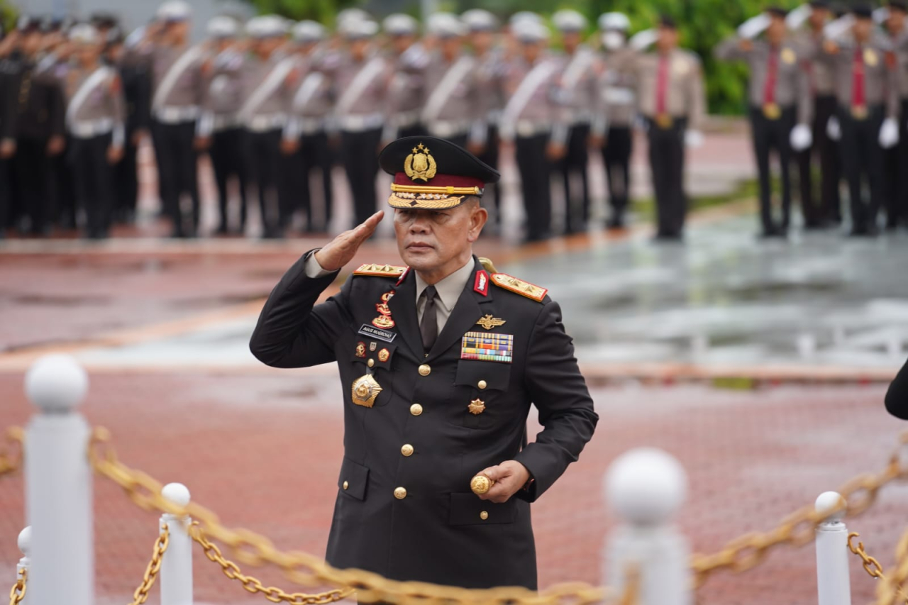 Kapolda Sulteng, Irjen Pol. Dr. Agus Nugroho, S.I.K., S.H., M.H., saat memimpin apel peringatan hari kesaktian Pancasila (foto : penmaspolsasulteng/asri_beritaformat.com)