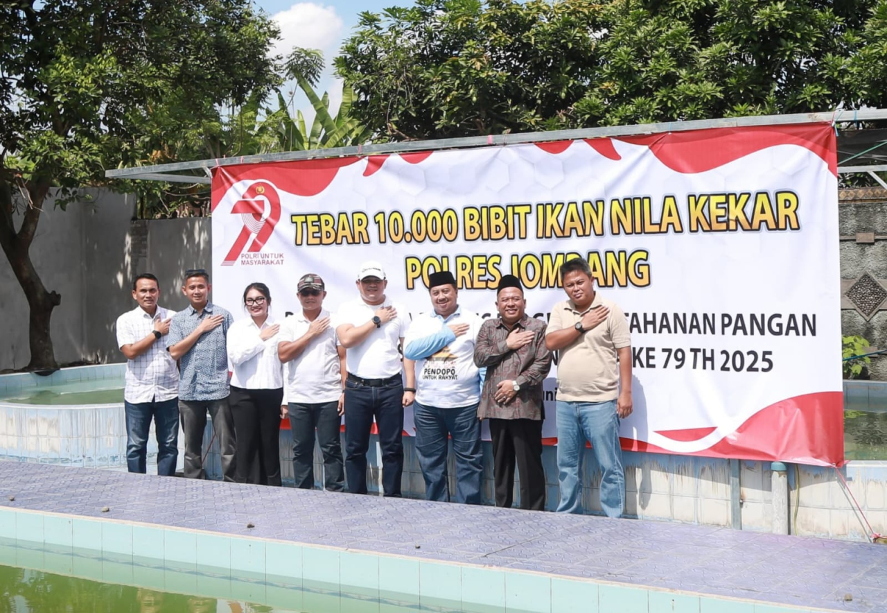 Jajaran Forkopimda Jombang kompak lepas benih ikan dalam rangka program ketahanan pangan (foto:penmasresjombang/sulistyowati_beritaformat.com)