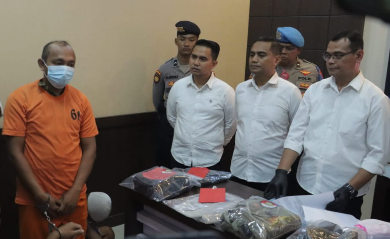 Tersangka RF kini meringkuk di balik jeruji besi ruang tahana Polres Mojokerto untuk mempertanggung jawabkan perbuatannya (foto : clara_beritaformat.com)