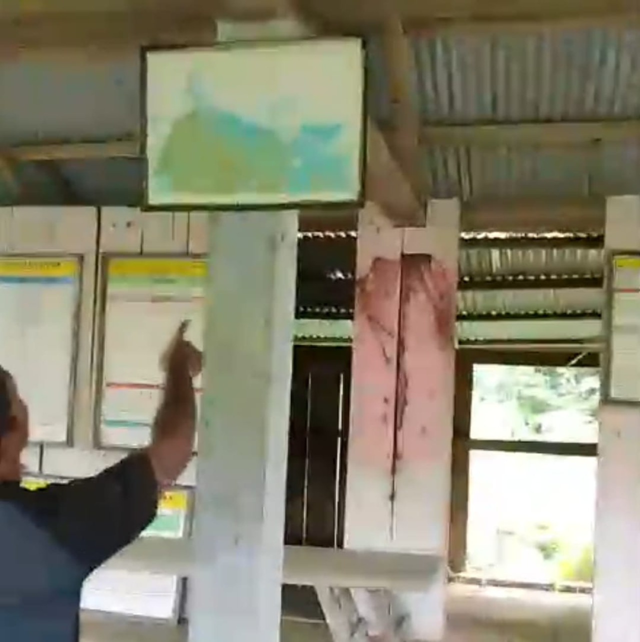 Kantor Desa Sausu Salubanga yang terbengkalai (foto : enos/asri_beritaformat.com)
