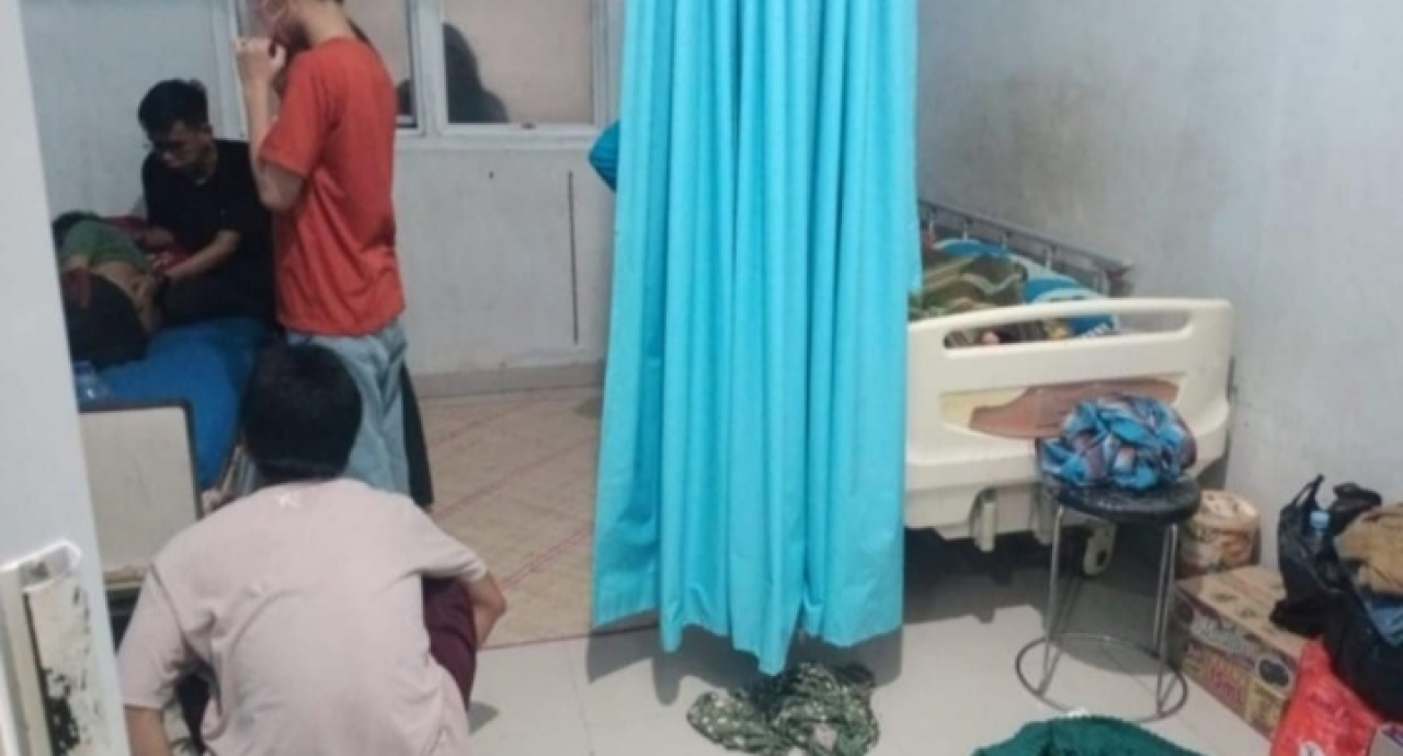 Kondisi salah satu ruang rawat inap di RSUD Lapatarai Barru yang dikeluhkan keluarga pasien (foto : anshar_beritaformat.com)