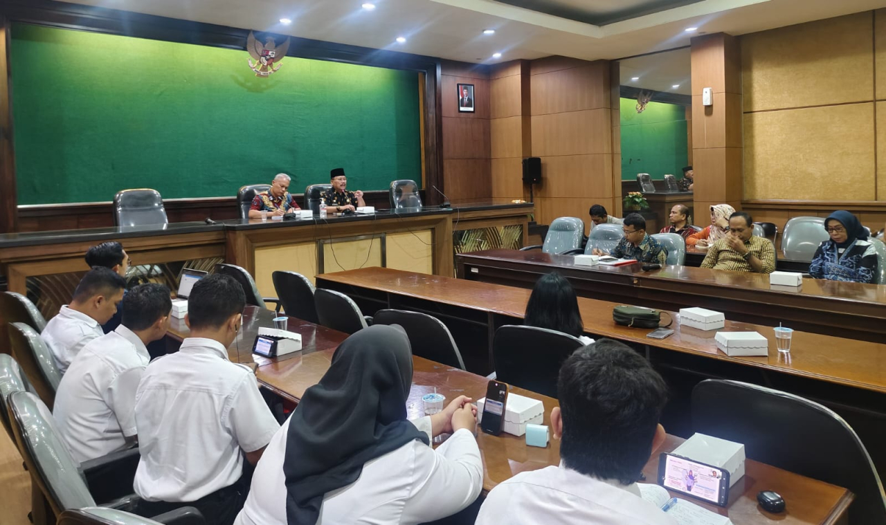 Suasana rapat koordinasi persiapan pelaksanaan sekolah rakyat di ruang Setjo Adiningrat Pemkab Jombang (foto : sulistyowati_beritaformat.com)