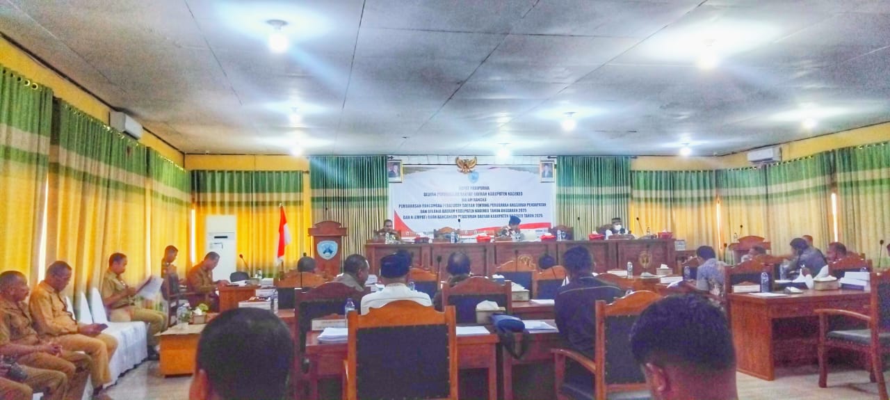 Suasana rapat paripurna di ruang sidang DPRD Nagekeo (foto : yasin_beritaformat.com)