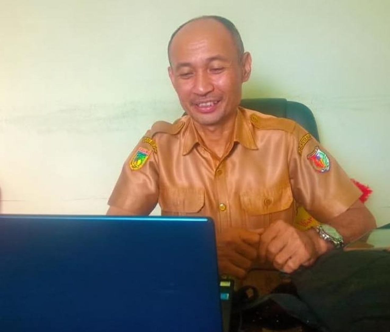 Kepala Bidang Pembibitan dan Produksi, Dinas Peternakan dan Kesehatan Hewan Kabupaten Sigi, Moh. Affan, S.Pt, saat ditemui awak media di ruang kerjanya (foto : agus_beritaformat.com)