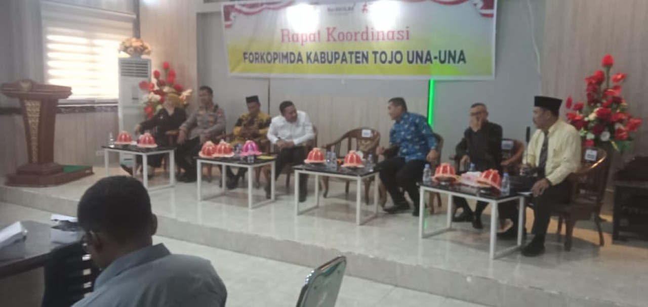Forkopimda Tojo Una-Una laksanakan rapat koordinasi di aula Pemkab Tojo Una-Una (foto : ashari_beritaformat.com)