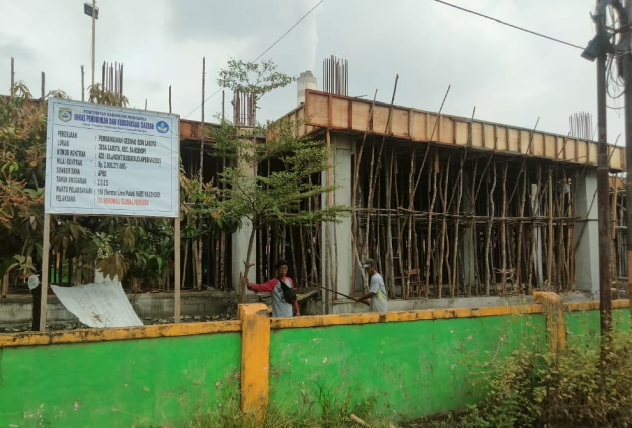 On progres pembangunan RKB di SDN Labota ( foto : agus_beritaformat.com)
