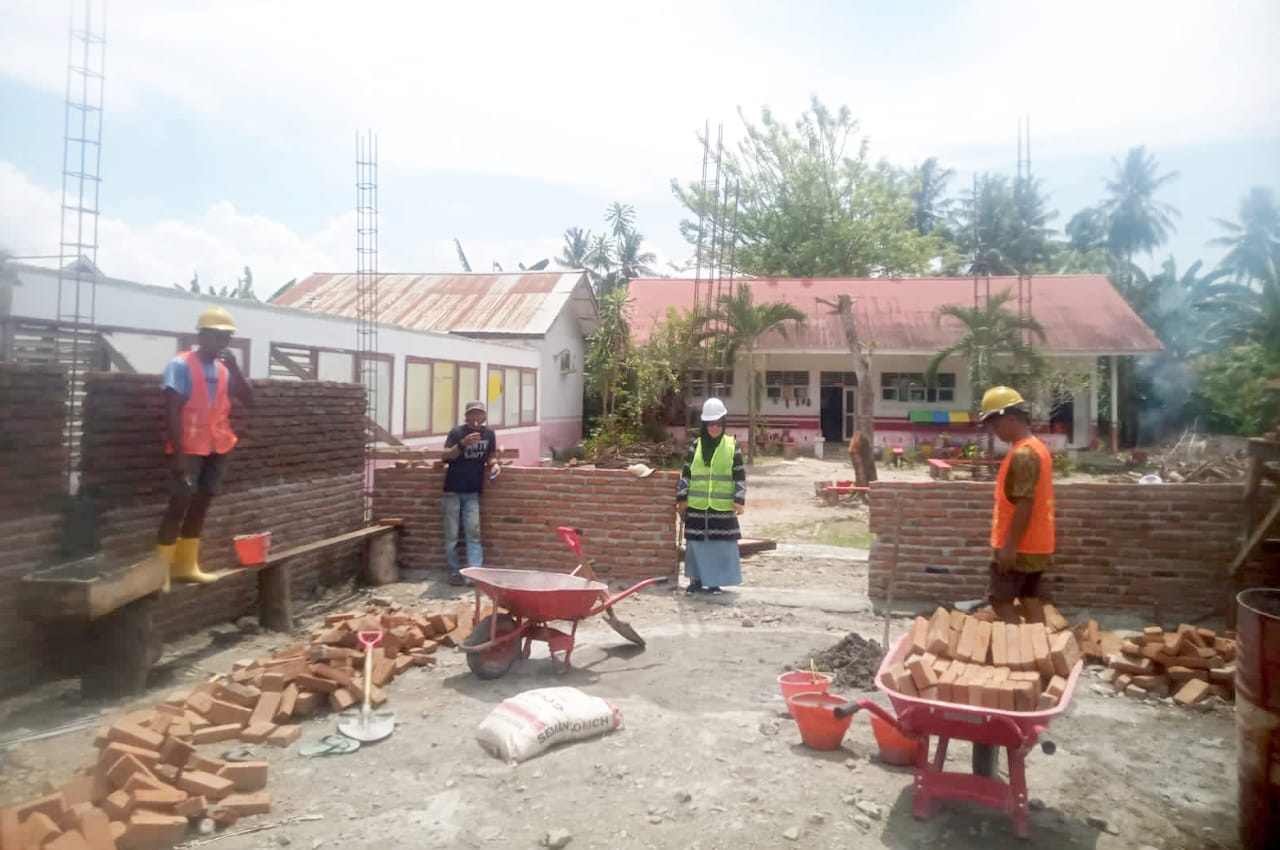 On progres revitalisasi SD Inpres Kotarindau, Kabupaten Sigi (foto : agus_beritaformat.com)