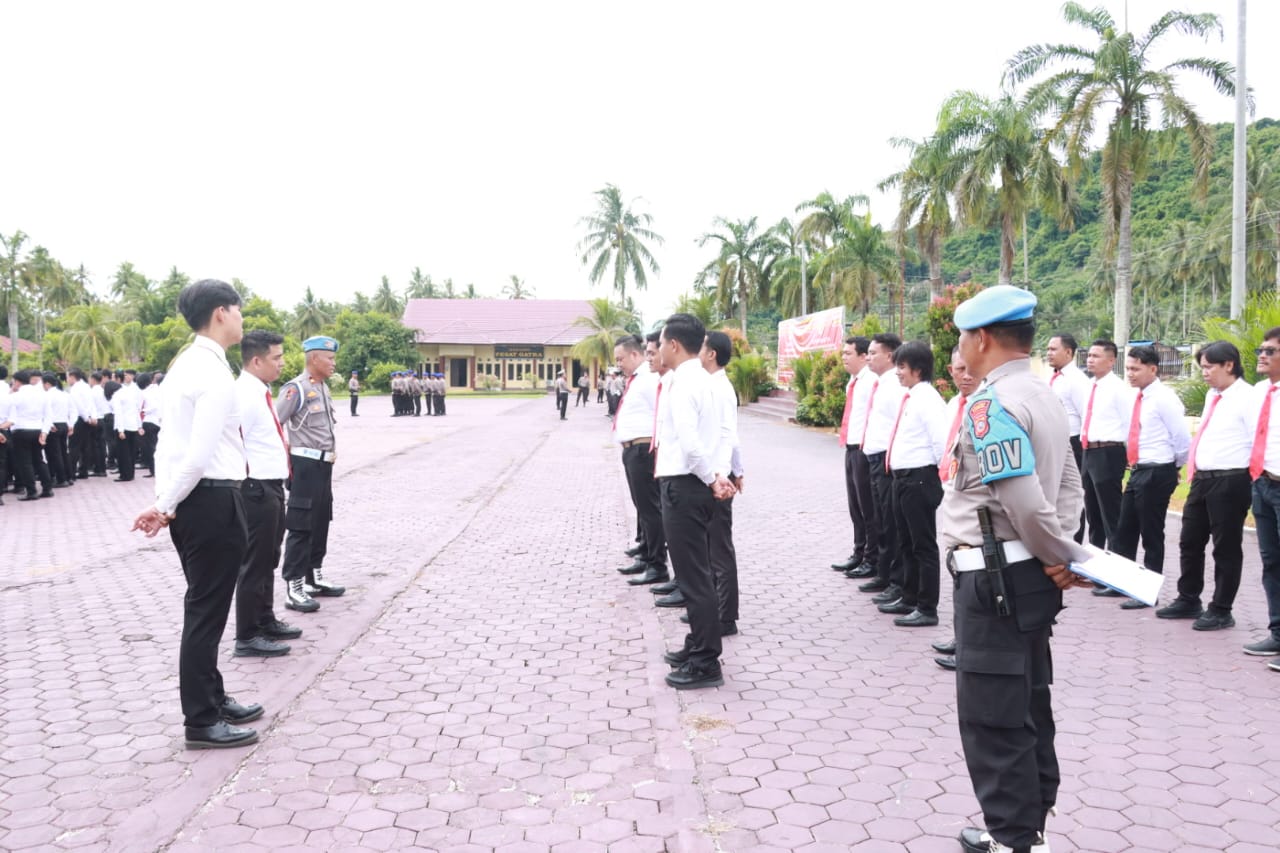 Sie Propam Polres Parigimoutong laksanakan pengawasan terhadap personel Polres Parigimoutong (foto : asri_beritaformat.com)
