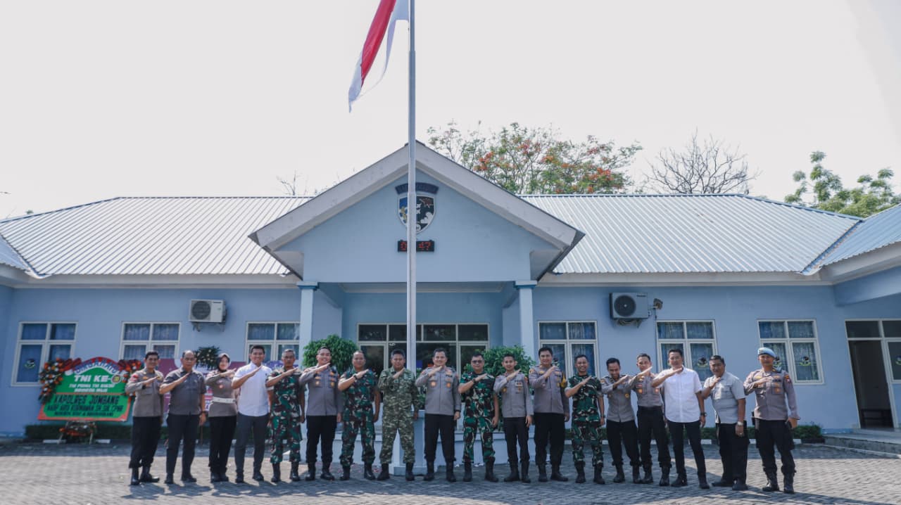 Sinergitas Kodim 0814/Jombang, Polres Jombang dan Satrad 222 Kabuh/Jombang dalam momen HUT TNI ke 80 (foto : sulistyowati_beritaformat.com)