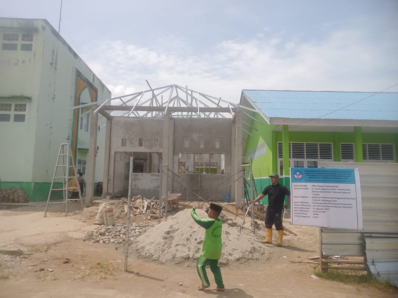 On progres revitalisasi SMA Integral Rahmatullah Tolitoli (foto : agus_beritaformat.com)