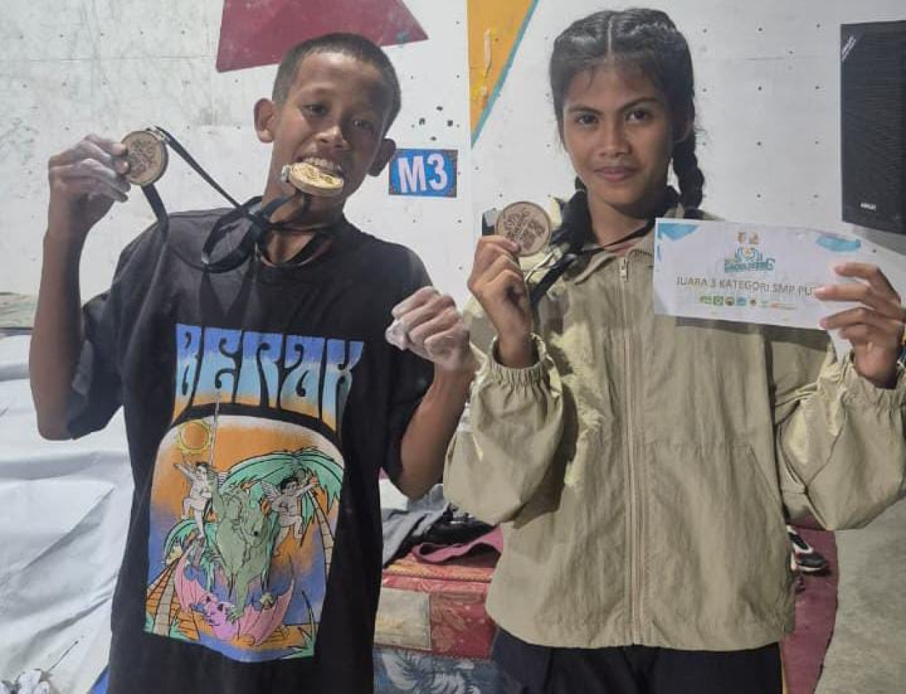 Mohamad Faiz, Juara I kategori SMP Putra, dan Naura Juara III kategori SMP Putri dari SMPN 4 Sigi (foto : agus_beritaformat.com)
