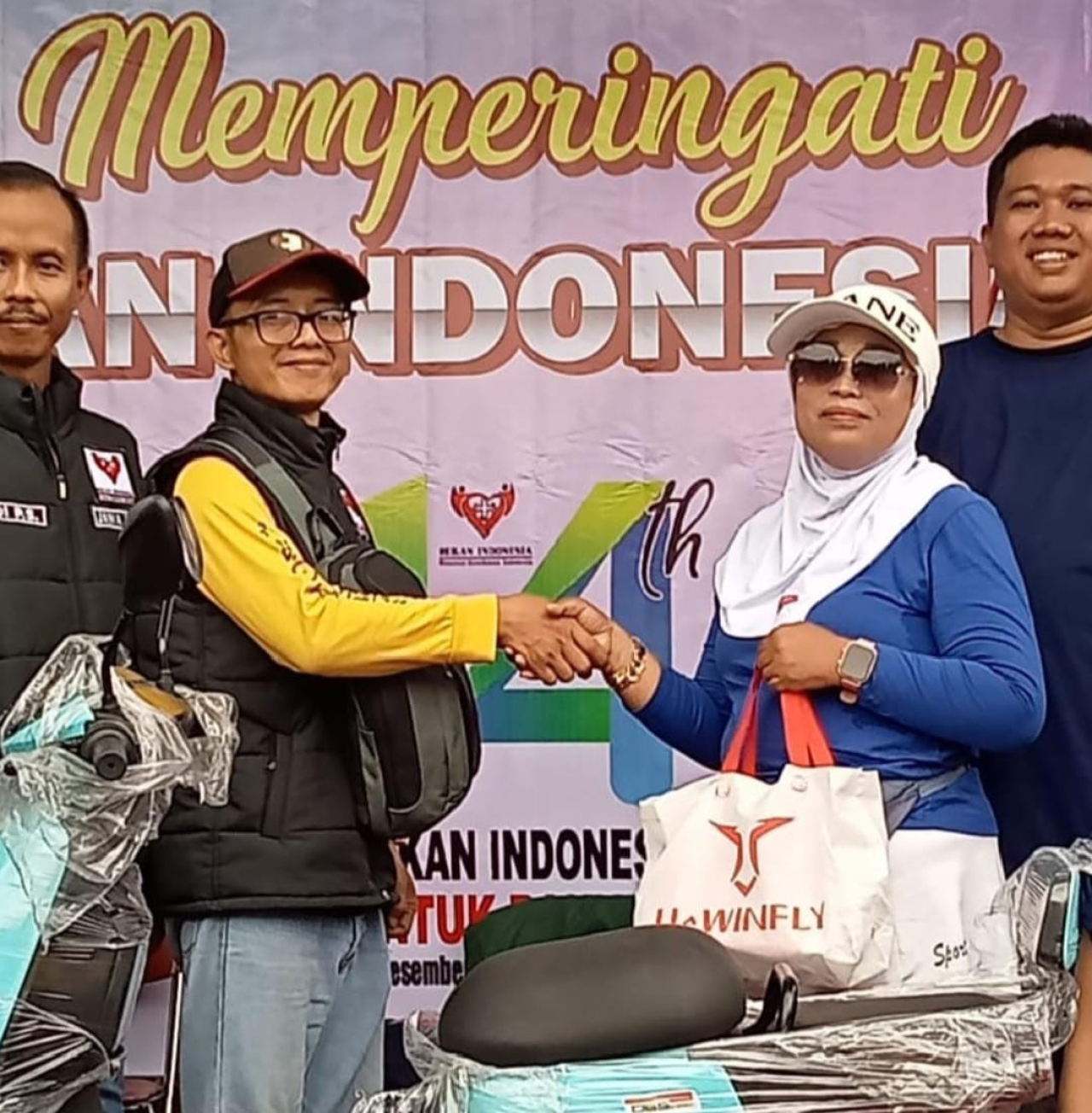 Peluncuran mobil sehat rekan indoensia dalam acara Pra HUT rekan Indonesia Jatim ke 14 di Kediri (foto : qrisna_berita format)