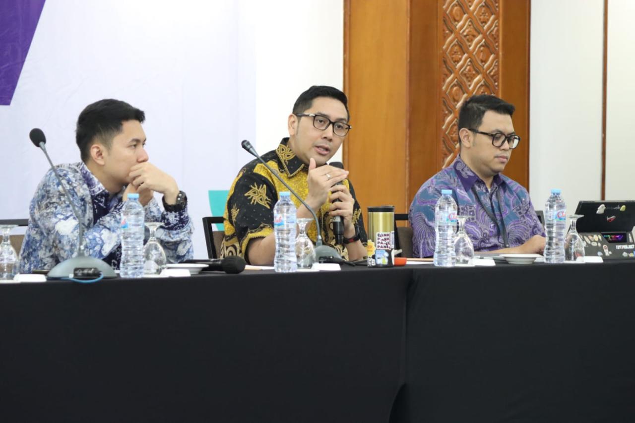 Kepala Pusdatin Kemendagri, Muhamad Valiandra (tengah) saat meluncurkan Sistem Informasi Eksekutif (SEI) (foto : Asri_beritaformat)