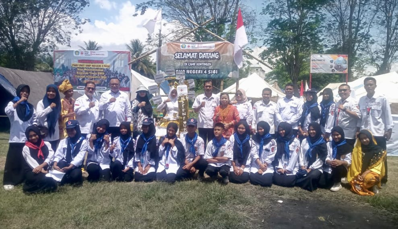 Ketua PMI Sigi, Kepala Sekolah SMPN 4 Sigi, Kepala Sekolah SMAN 5 Sigi dan peserta temu PMR (foto : agus_beritaformat)