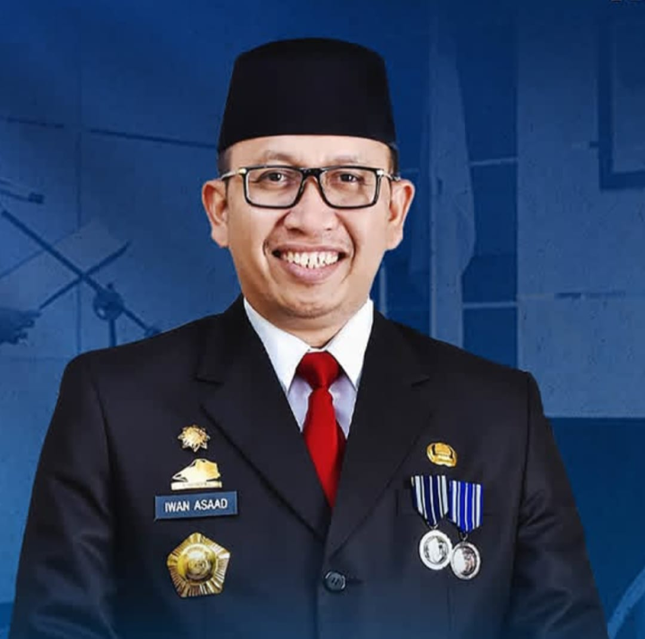 Kepala Inspektur Daerah Parepare, Iwan Asaad, saat memberikan keterangan pada awak media terkait polemik pembangunan toilet sekolah (foto : anshar_beritaformat)