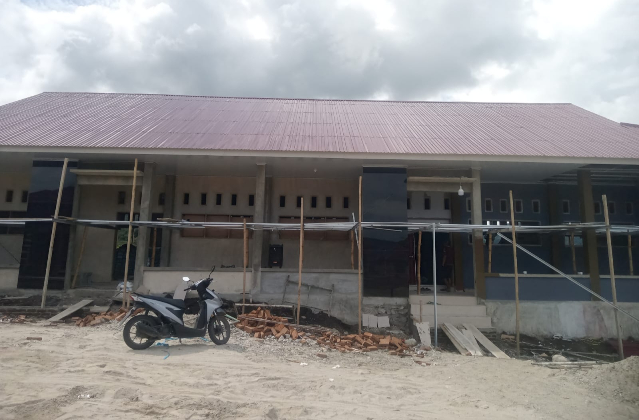 On proses pembangunan Unit Sekolah Baru (USB) SMA Negeri 1 Lore Peore ( foto : agus_beritaformat)