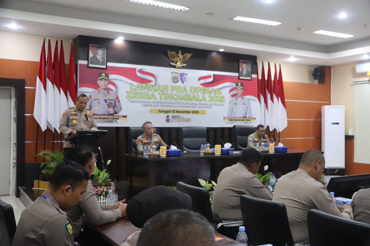 Karo Ops Polda Sulteng Kombes Pol Guissepe Reinhard Gulton saat membacakan sambutan Kapolda Sulteng Irjen Pol Dr. Endi Sutendi (foto : asri_beritaformat)