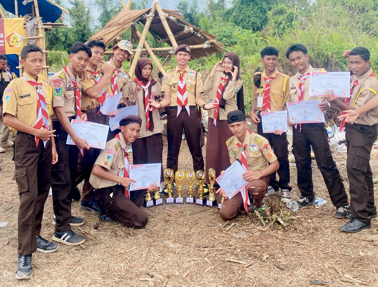 8 piala berhasil di rebut oleh tim pramuka SMAN 3 Balaesang saat mengikuti kemah rayon 3 Donggala (foto : asri_beritaformat)