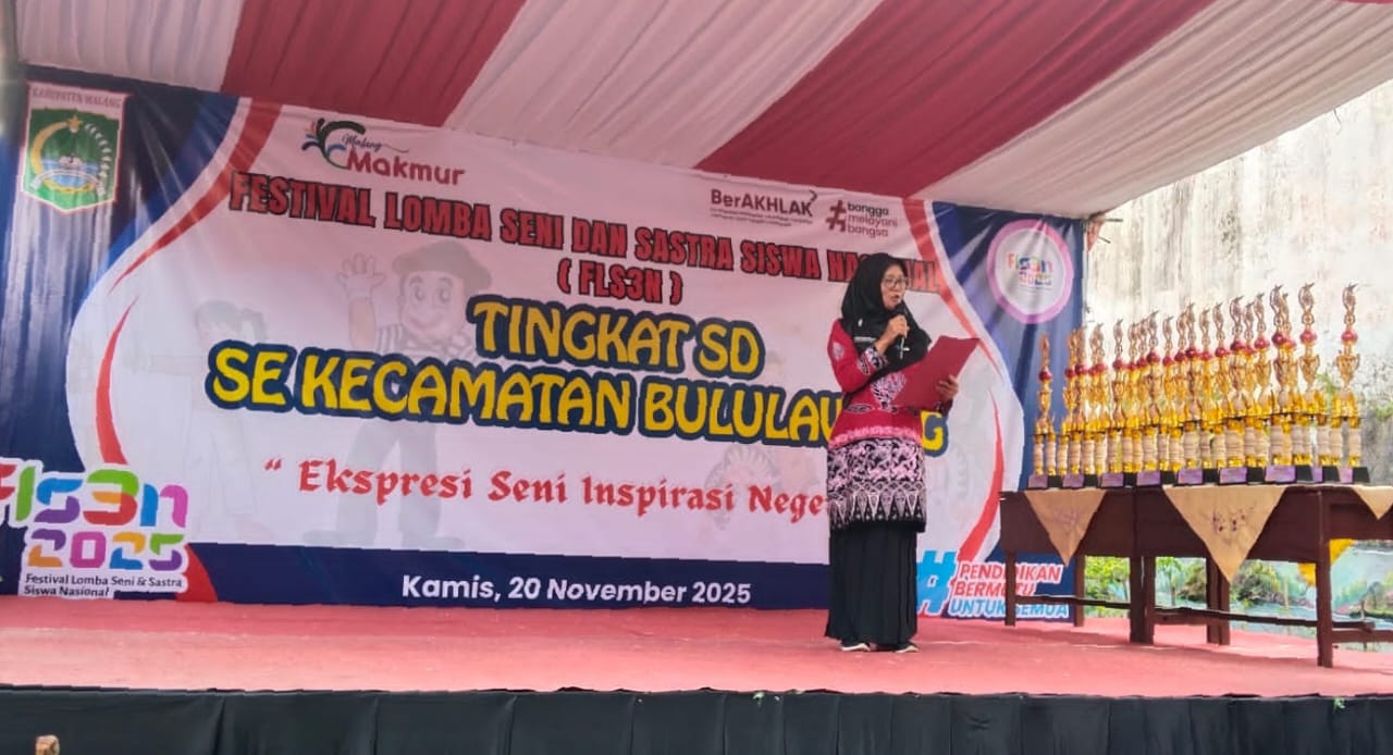 Koordinator FLS3N Kecamatan Bululawang, Ida Dwiyanti, SE., S.Pd.SD. saat menyampaikan pengumuman pemenang FLS3N tingkat SD se- Kecamatan Bululawang (foto : T2_beritaformat)