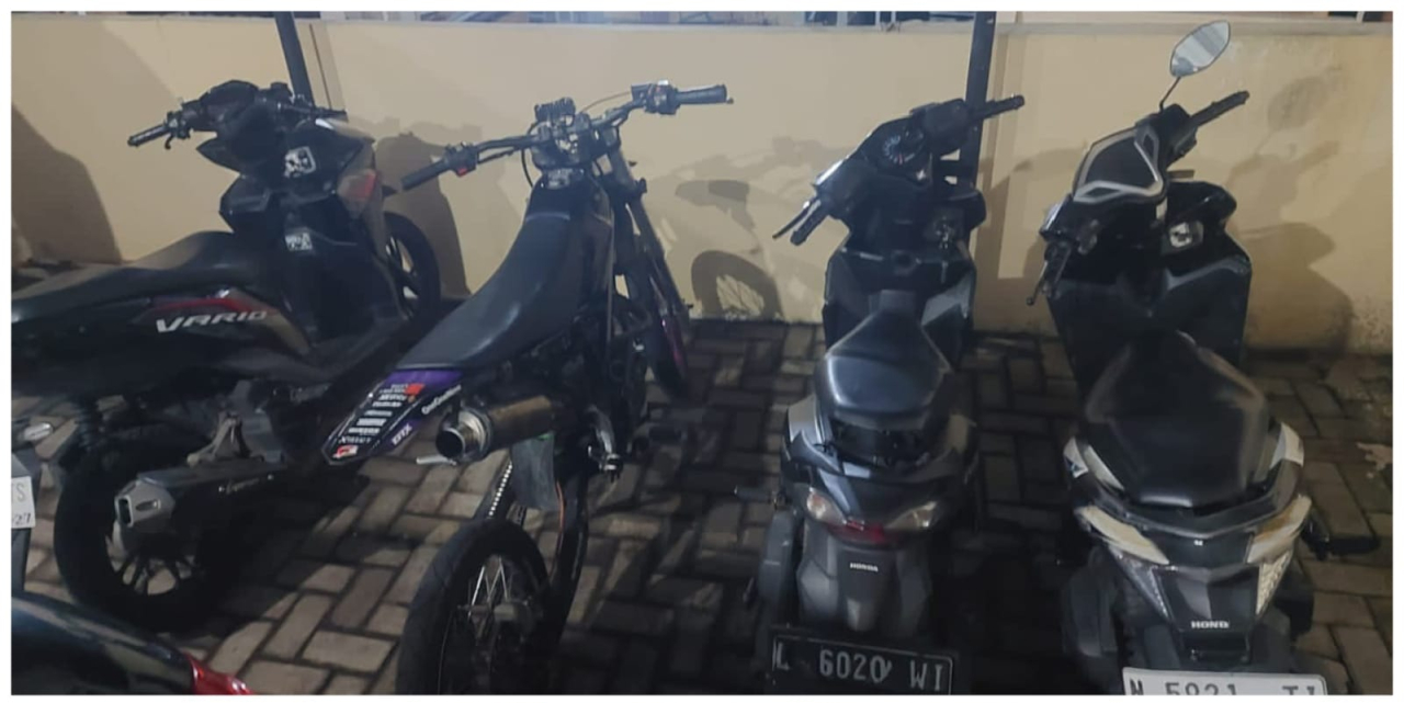 Barang bukti sejumlah unit sepeda motor yang digunakan pada pemuda yang diduga mengganggu ketertiban (foto : bagus_beritaformat)
