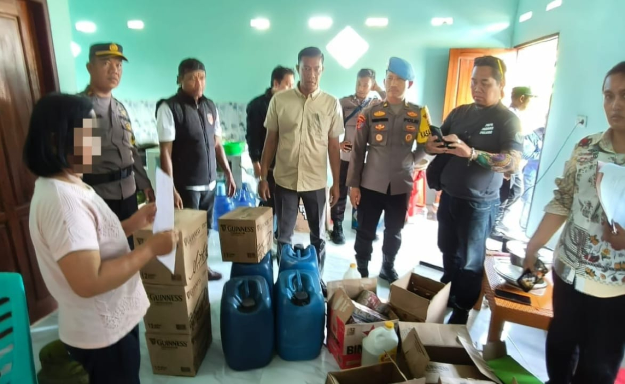 Polres Sigi amankan miras dari salah satu tangan penjual dalam operasi PEKAT jelang Natal dan Tahun Baru (foto : anjasman_beritaformat)