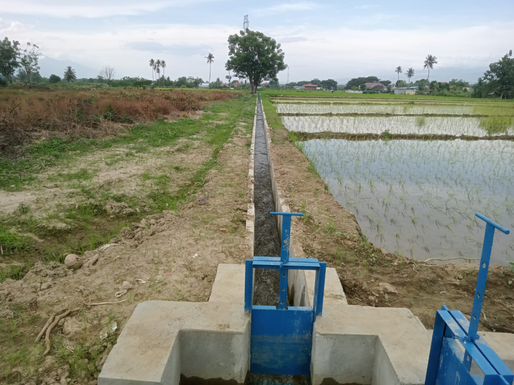 Jaringan irigasi tersier Desa Sidera sudah siap di fungsikan untuk mengaliri lahan perkebunan dan sawah warga (foto : agus_beritaformat)