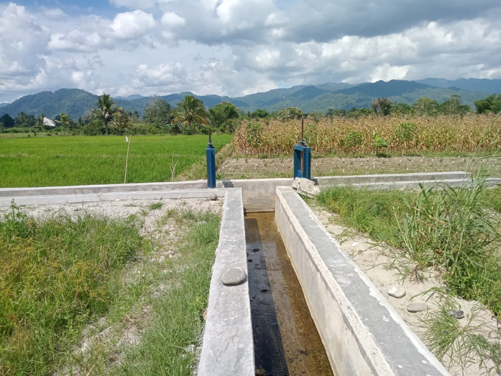 Irigasi Desa Kamarora sudah siap digunakan petani untuk mengairi sawah ladangnya (foto : agus beritaformat)