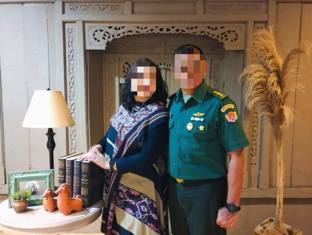 Foto diduga AN bersama Oknum Anggota yang diakui adalah suaminya (foto : Asri/Agus_beritaformat)