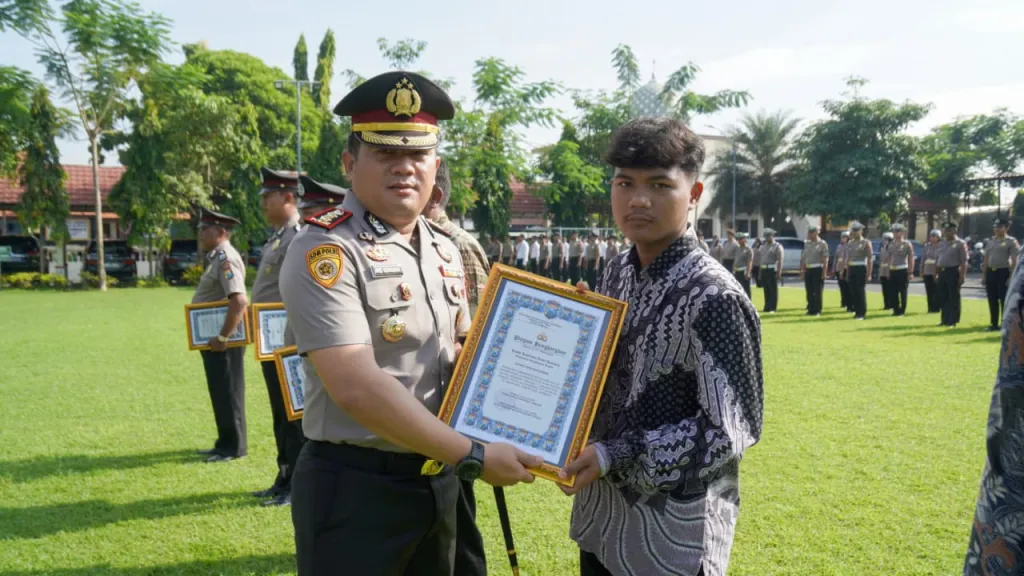 Ungkap Curanmor, Polsek Ngoro dan Warga Terima Penghargaan Kapolres Jombang
