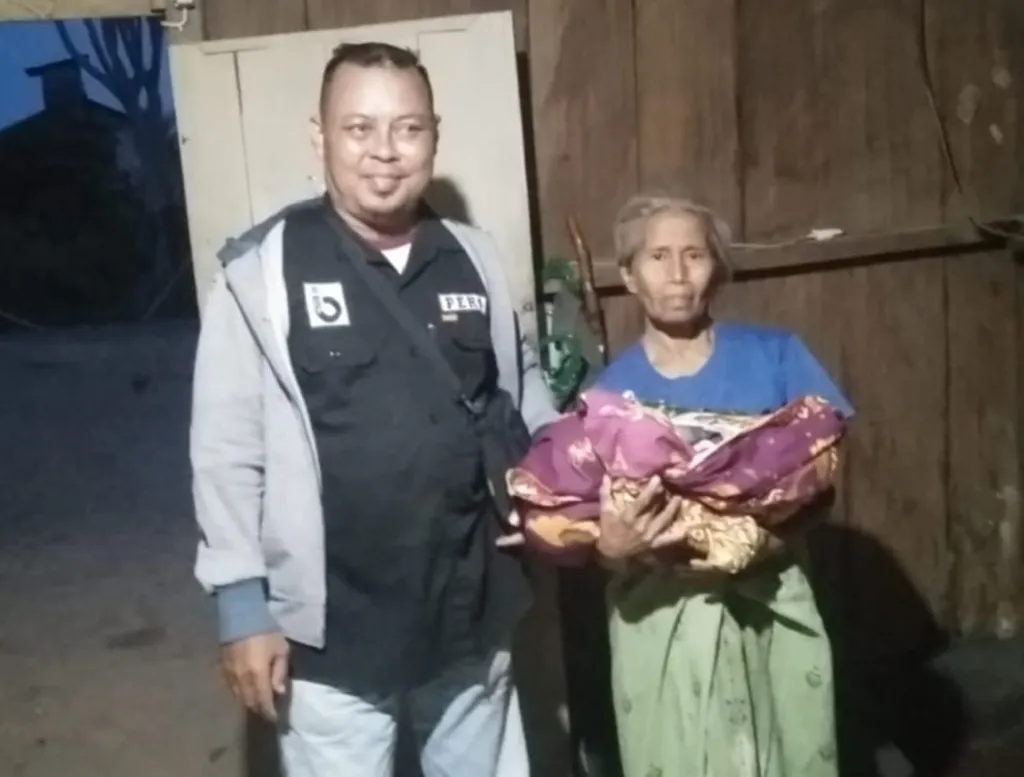 Kondisi bayi usai sampai dirumah duka (foto : asri_beritaformat)