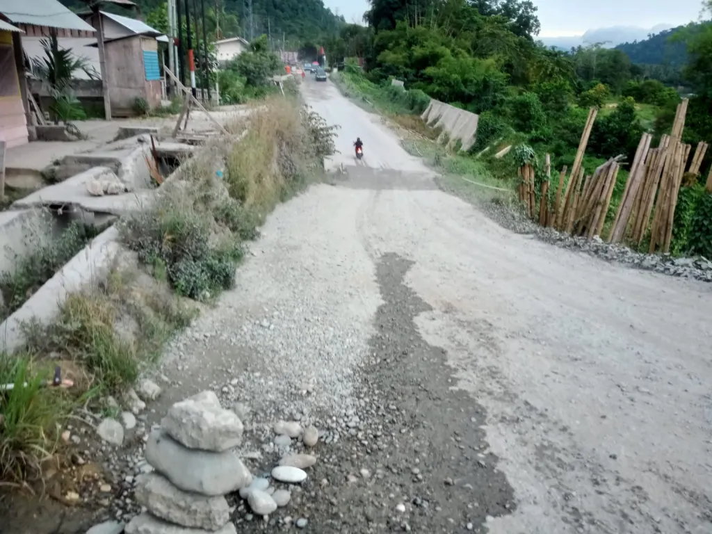 Jalan Trans Sulawesi Amblas, Warga Watu Awu Jadi Korban