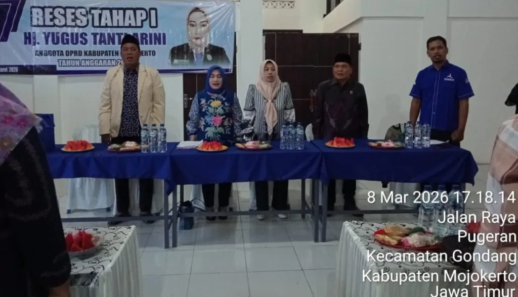 Anggota DPRD Kabupaten Mojokerto, Hj. Yugus Tantiarini (kerudung biru) saat melaksanakan reses ke I tahun 2026 (foto : Oka/Annisa_beritaformat)