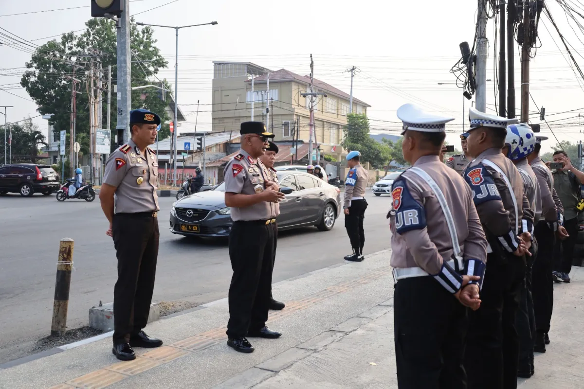 Wakapolda dan Dansat Brimob Pantau Lalu Lintas Palu