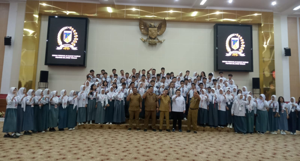 Pelajar SMA/SMK/MA se-Sulteng ikuti MPK di gedung DPRD Provinsi Sulteng (foto : agus_beritaformat)