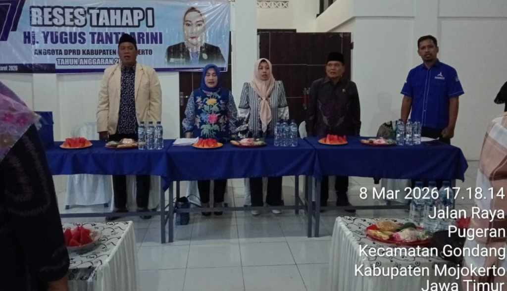 Anggota DPRD Kabupaten Mojokerto, Hj. Yugus Tantiarini (kerudung biru) saat melaksanakan reses ke I tahun 2026 (foto : Oka/Annisa_beritaformat)