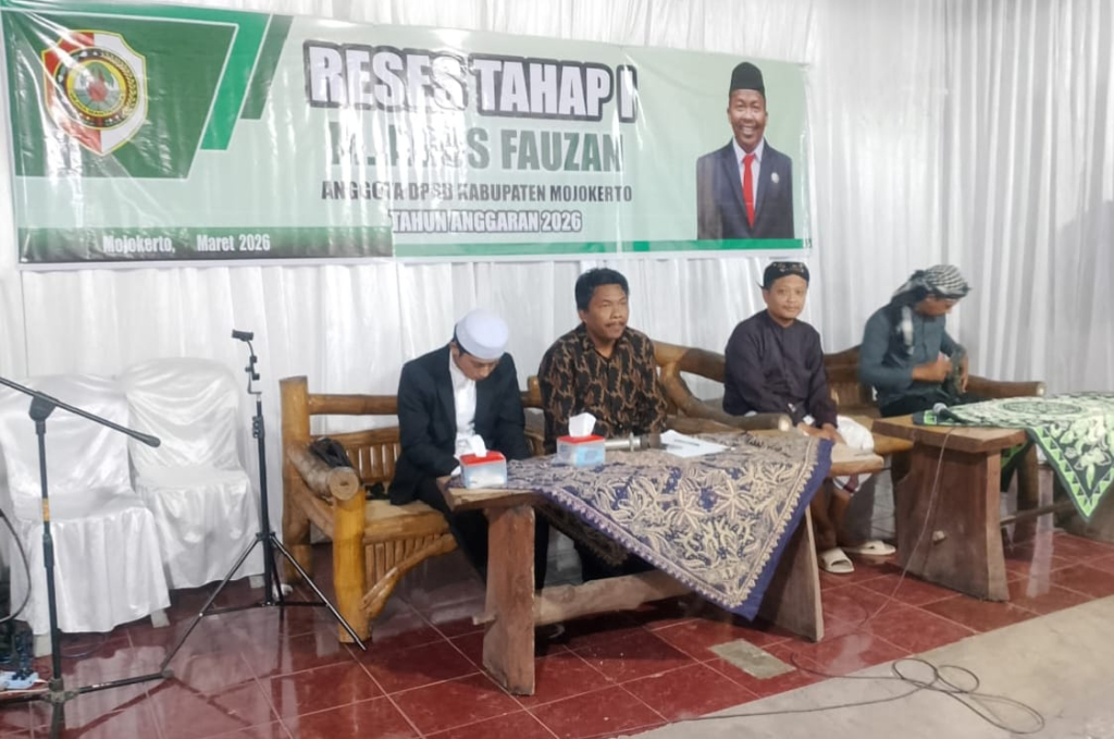Agus Fauzan (baju batik) saat mendengarkan aspirasi warga yang mengikuti kegiatan Reses Tahap I tahun 2026 (foto ; Annisa_beritaformat)