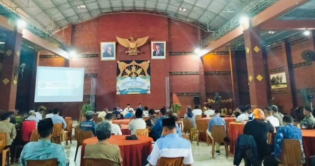 KONI Kabupaten Mojokerto saat menggelar acara buka bersama di wisata desa BMH (foto : anisa_beritaformat)