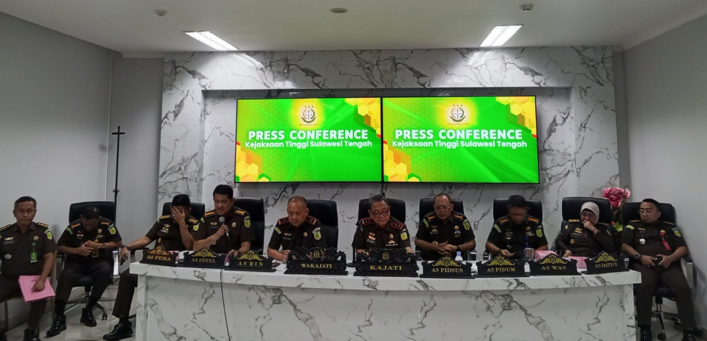Kepala Kejaksaan Tinggi Sulawesi Tengah, Nuzul Rahmat, saat rilis capaian kinerja dalam penyelamatan kerugian keuangan negara (foto : agus/asri_beritaformat)
