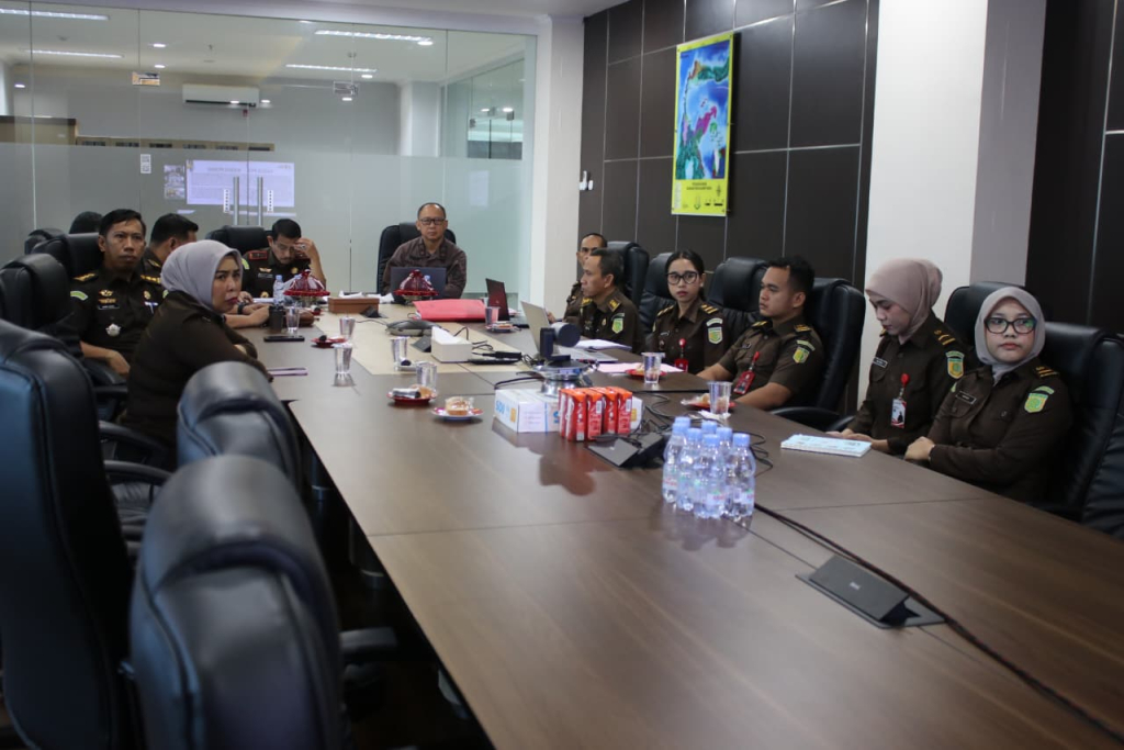 Kepala Kejaksaan Tinggi Sulawesi Tengah, Zullikar Tanjung, S.H., M.H., pimpin ekspose RJ perkara yang diajukan oleh Kejari Banggai (foto : asri_beritaformat)